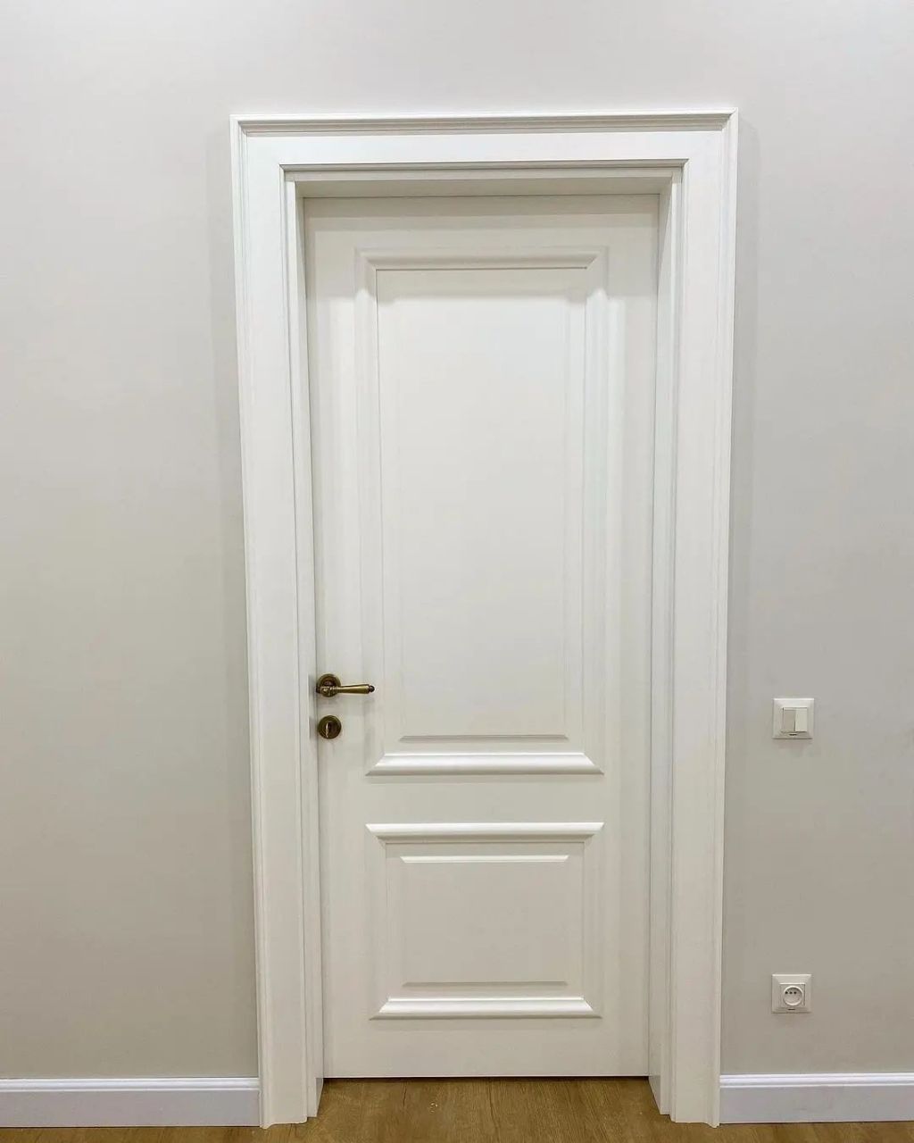 درب اتاق و سرویس با رنگ سفید. برجسته  H114