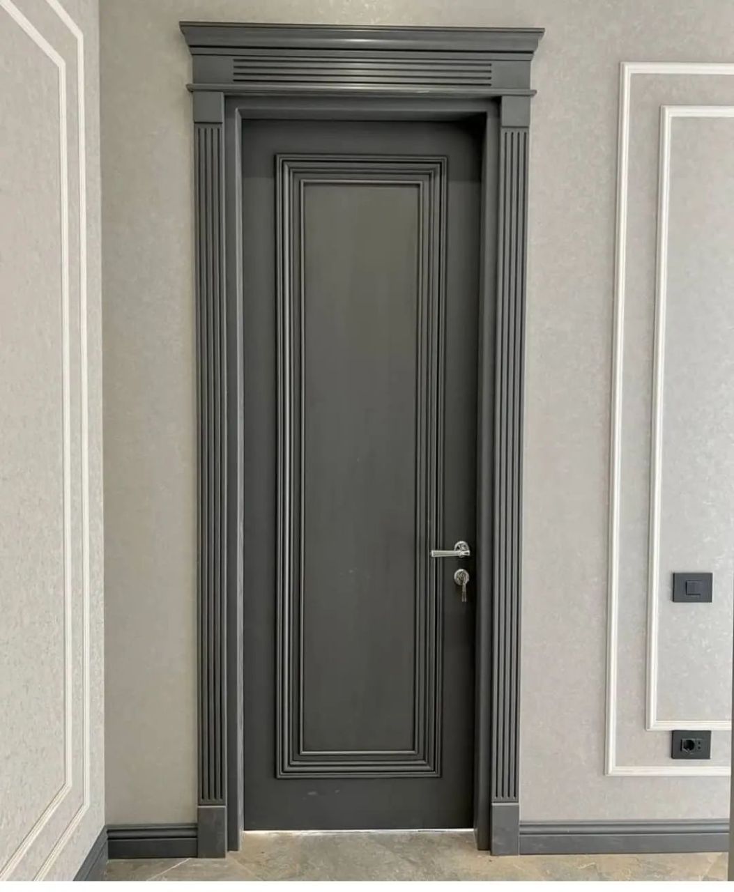 درب اتاق و سرویس با رنگ سفید. برجسته  H115