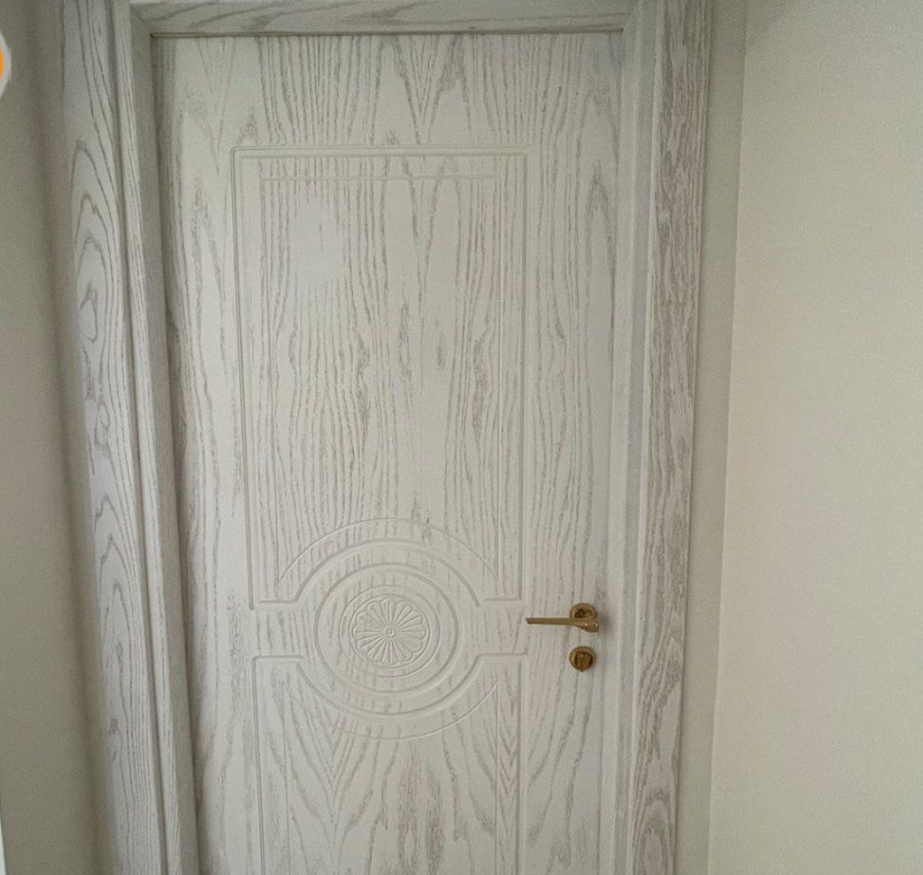 درب اتاق و سرویس روکش بلوط سفید رنگ شده H112