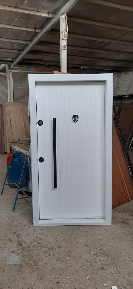 درب ضدسرقت سی ان سی عمودی سفید قفل ترک ضددیلم 