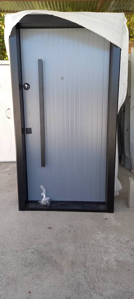 درب ضدسرقت سی ان سی عمودی طوسی  قفل ترک ضددیلم 